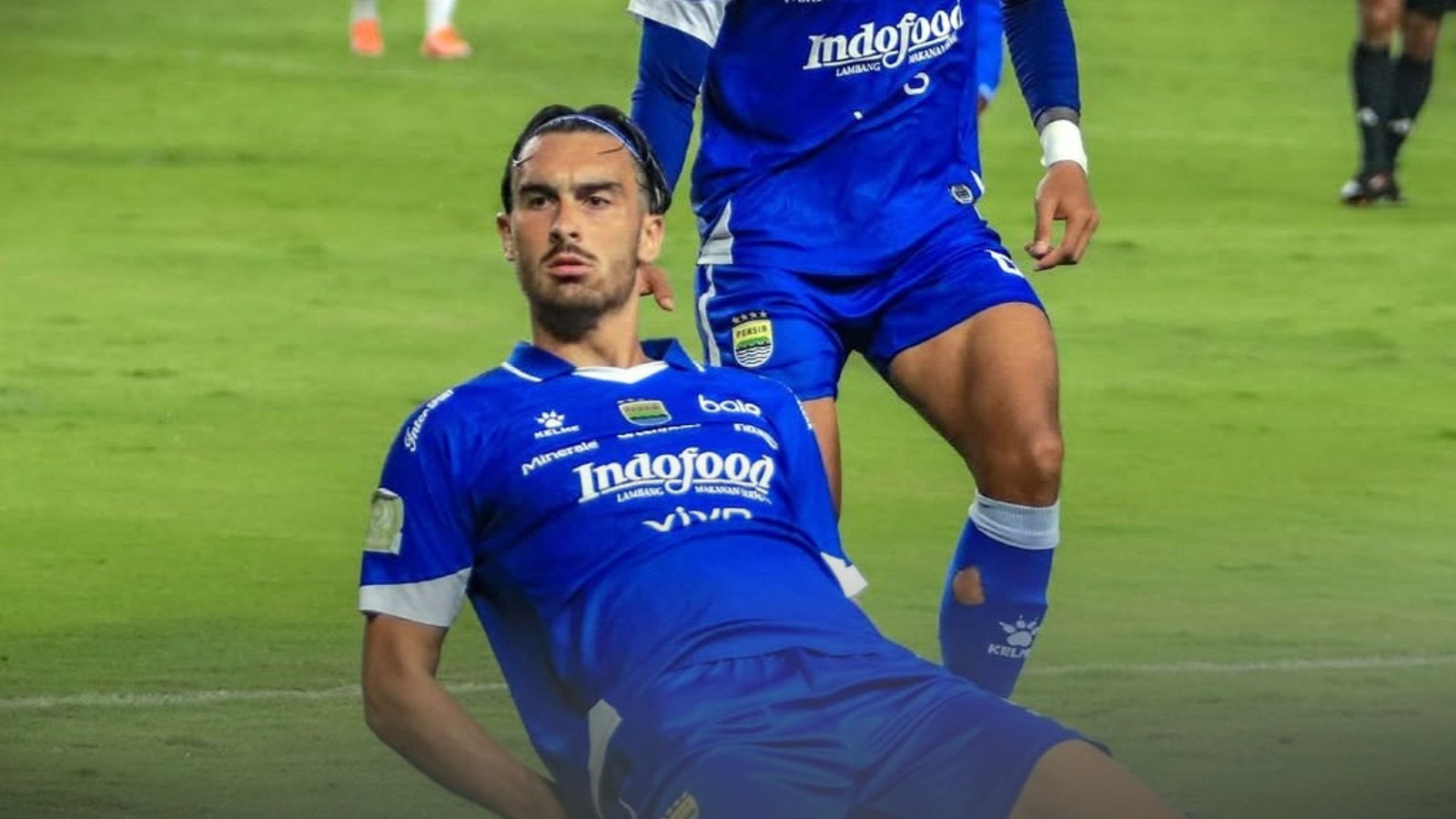 Menang 1-0 Atas Dewa United, Penalti Jung dan Kartu Beckham Bawa Persib Bersaing di Puncak